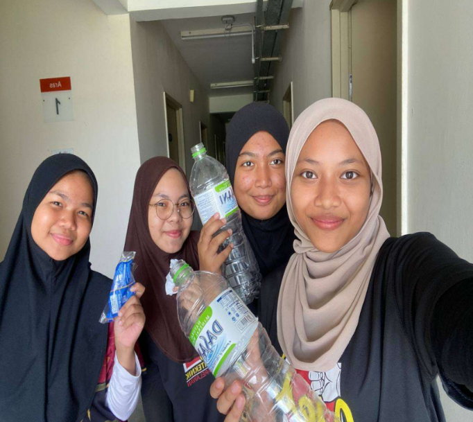 Program 1 Sampah 1 Tangan Sempena Global Recycling Day 2024